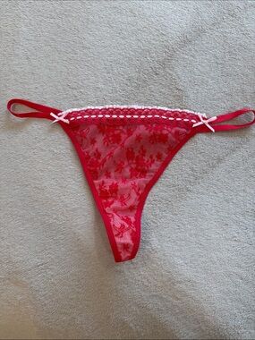 Victoria’s Secret lace v-string thong